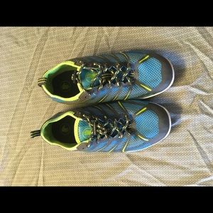 Body glove sneaker size 5